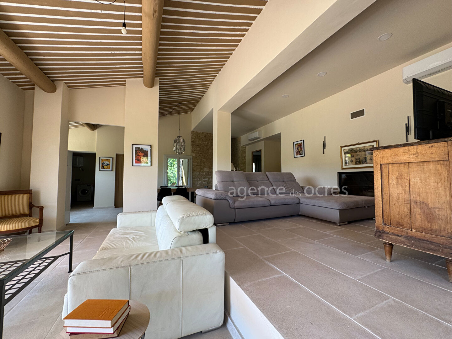 Belle maison de campagne 170 m² avec vue Luberon, grand terrain et garage. Roussillon (84220)