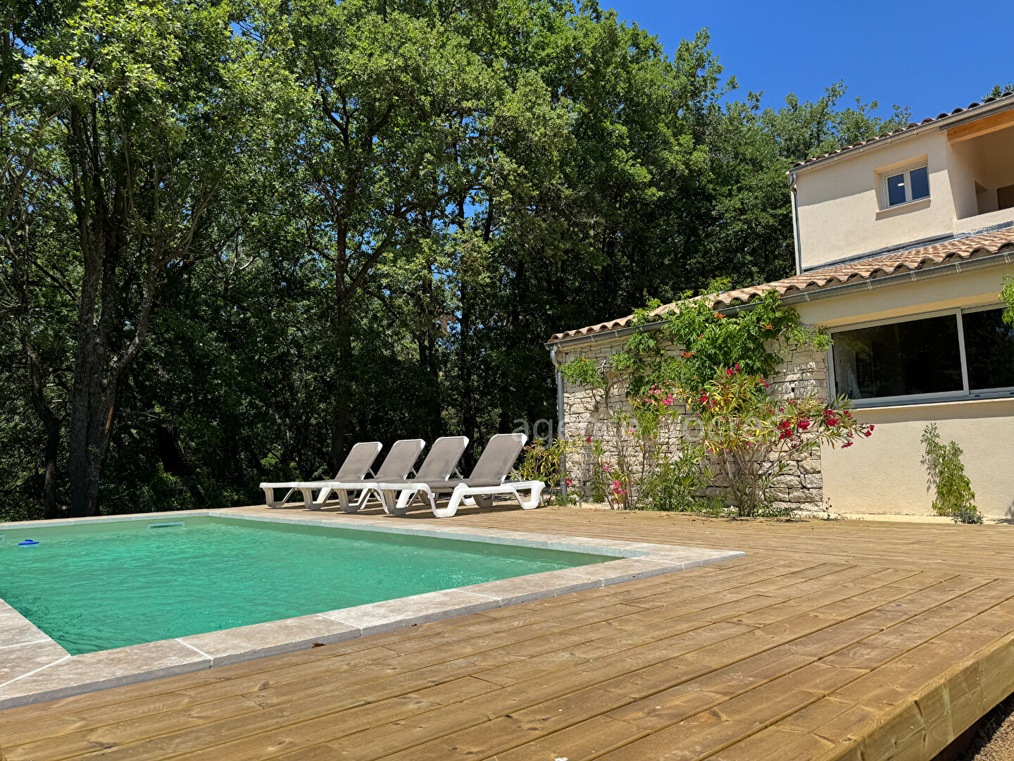 Belle maison de campagne 170 m² avec vue Luberon, grand terrain et garage. Roussillon (84220)
