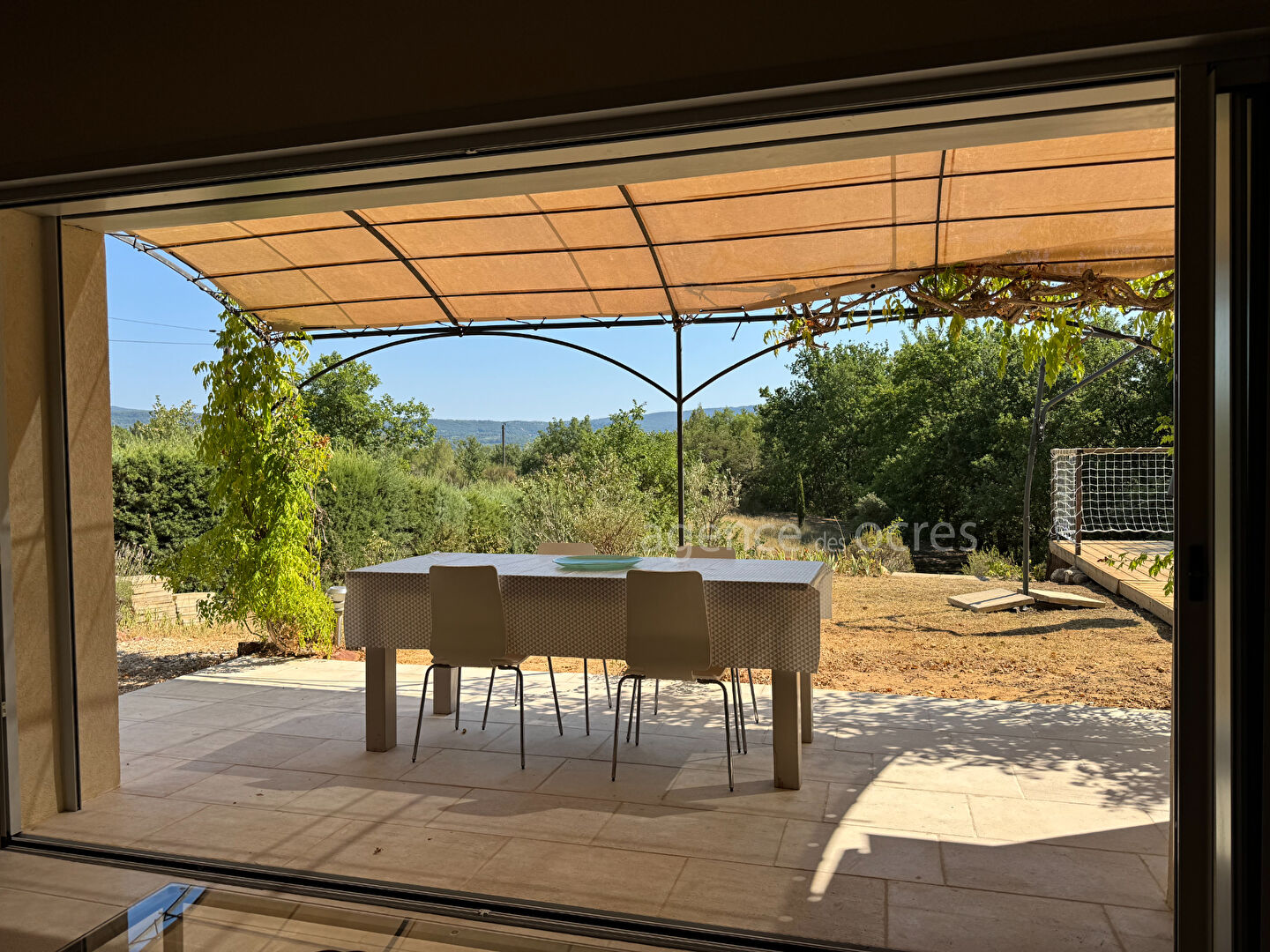 Belle maison de campagne 170 m² avec vue Luberon, grand terrain et garage. Roussillon (84220)