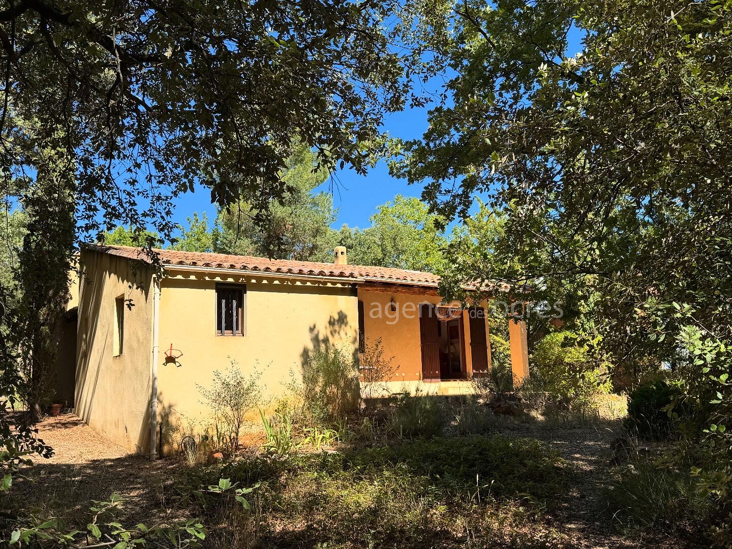Maison 94 m² avec garage, piscine et tennis résidence sécurisée proche centre-village