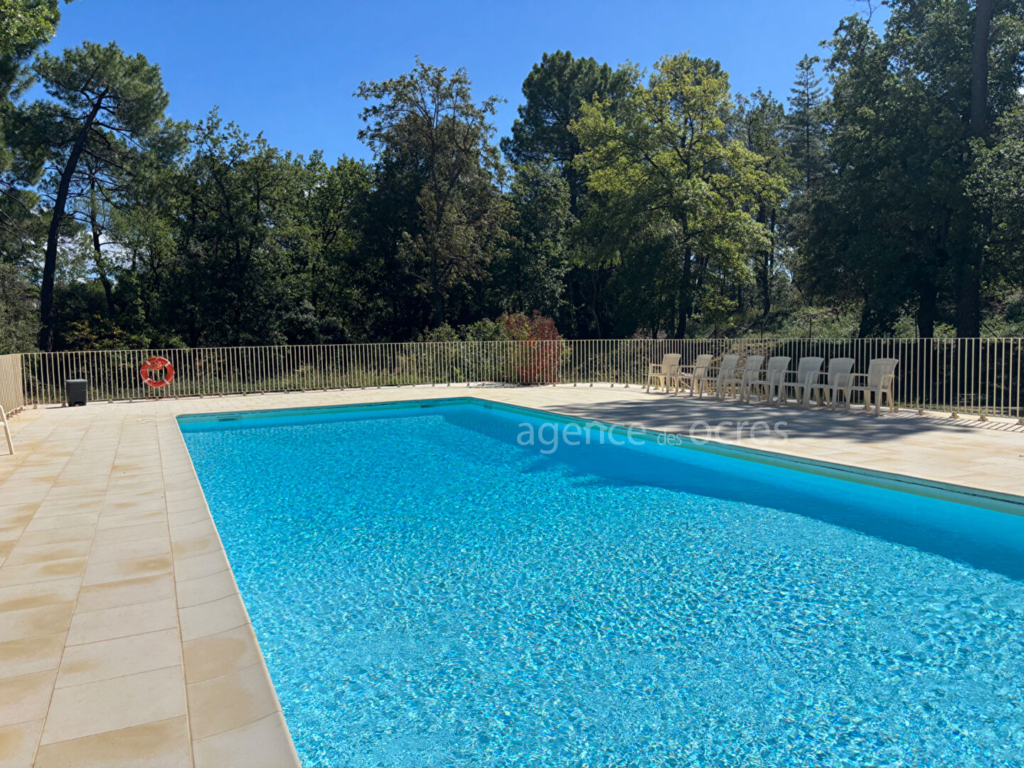 94 sqm house with garage, swimming pool and tennis court in secure residence near village center