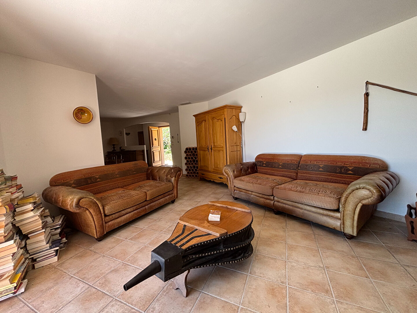 Maison avec piscine et vue dominante. Commune de Viens 84750
