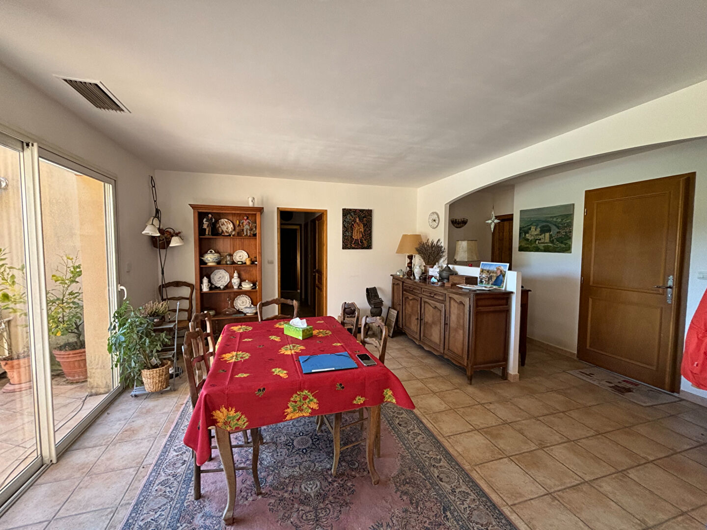 Maison avec piscine et vue dominante. Commune de Viens 84750