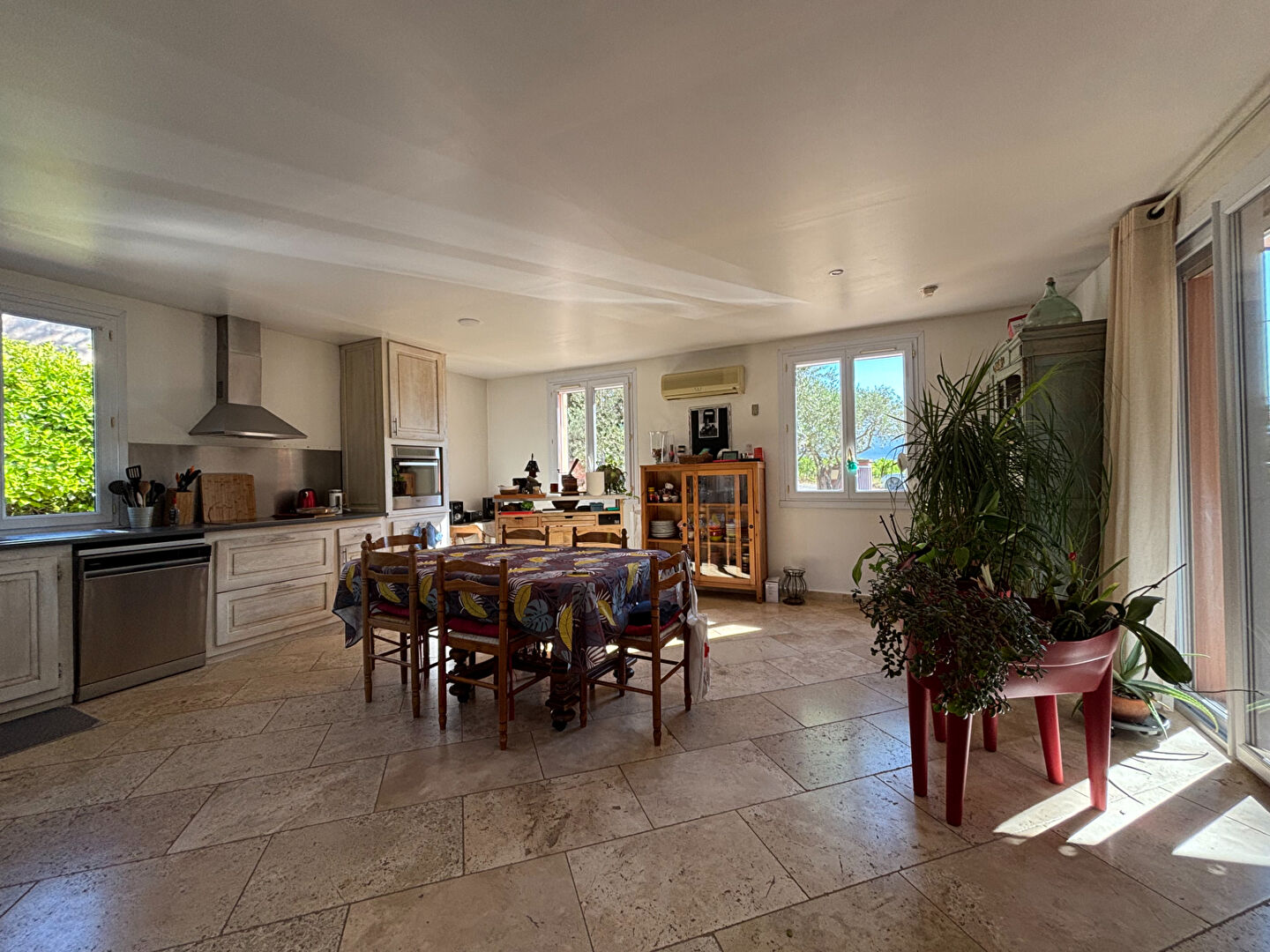 Maison de campagne proche Gargas avec piscine et terrain arboré