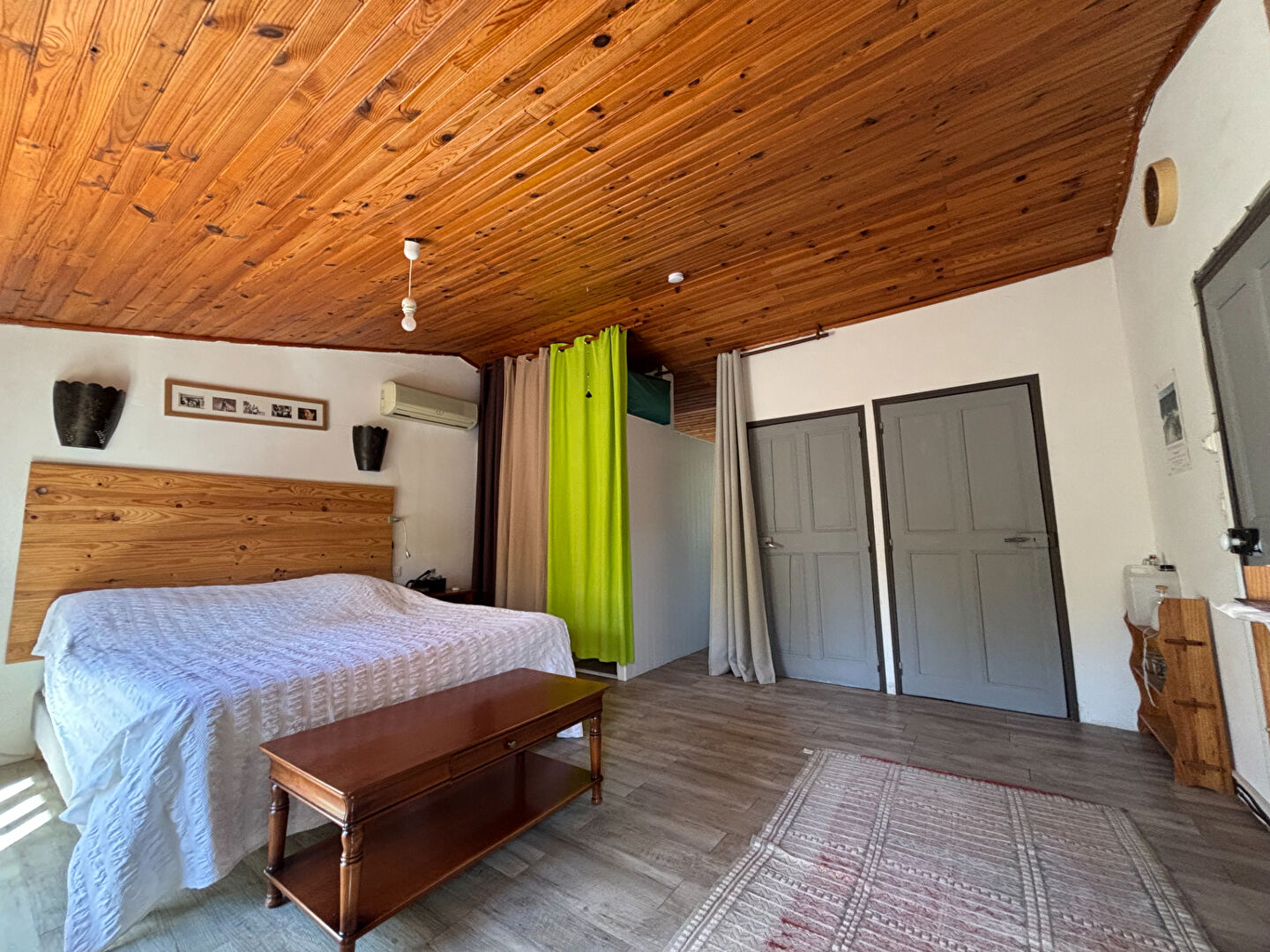 Maison de campagne proche Gargas avec piscine et terrain arboré