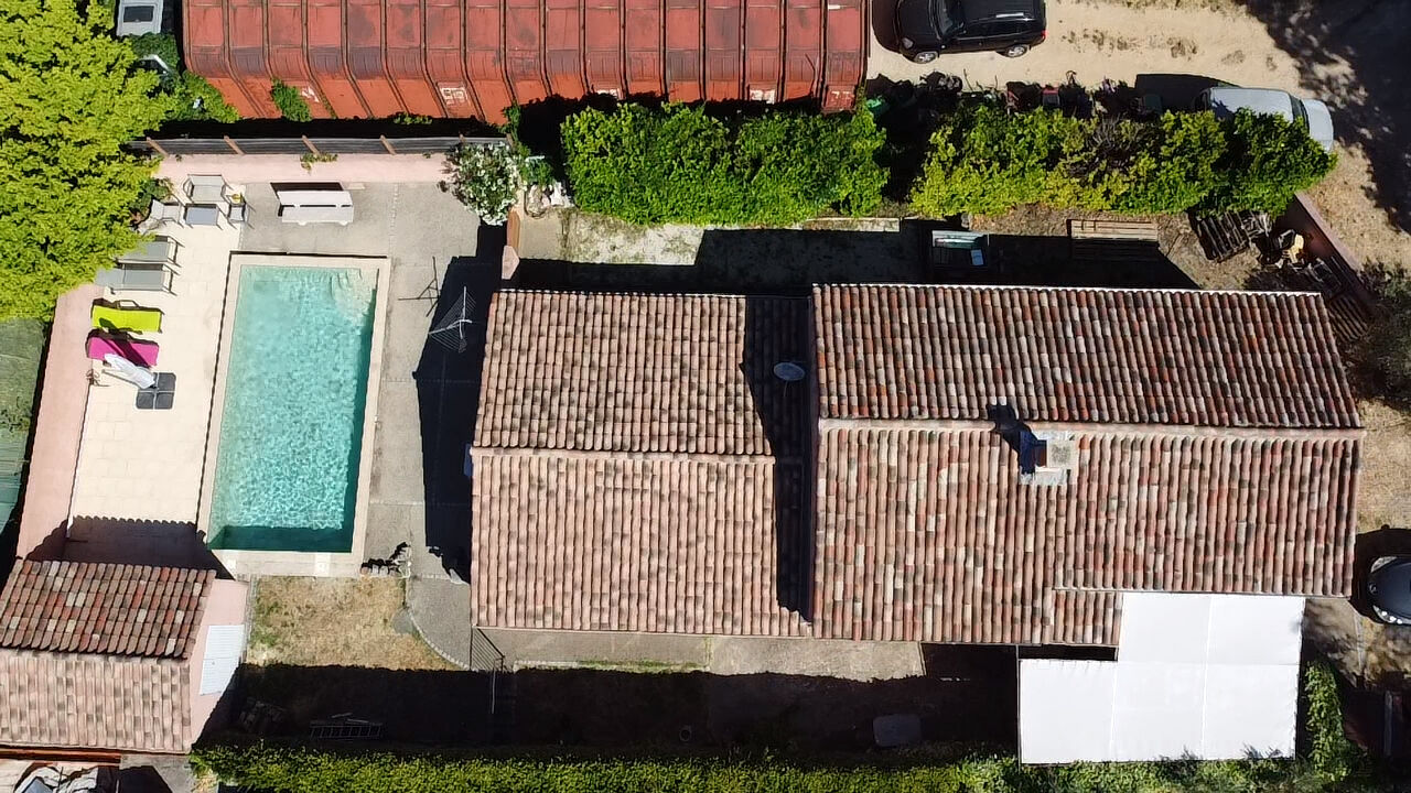 Maison de campagne proche Gargas avec piscine et terrain arboré