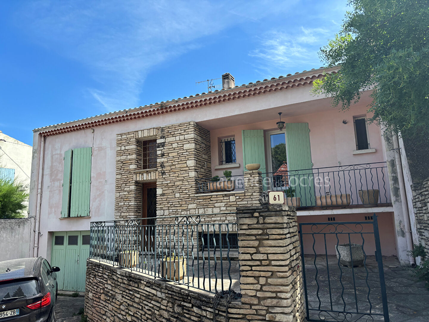 2 bedroom townhouse with converted basement and courtyard with summer kitchen