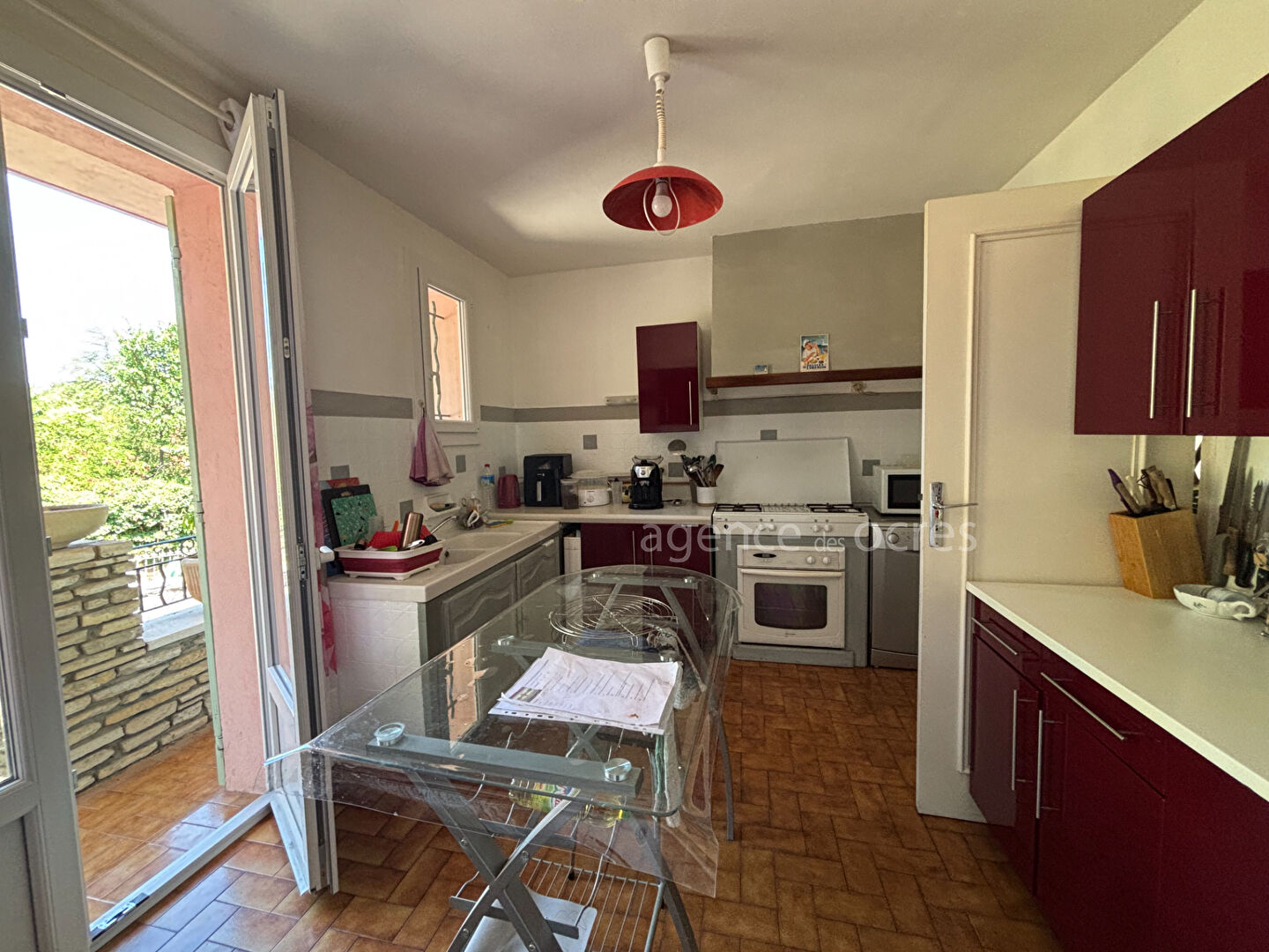 Maison de ville 2 chambres + sous-sol aménagé + cour avec cuisine d'été