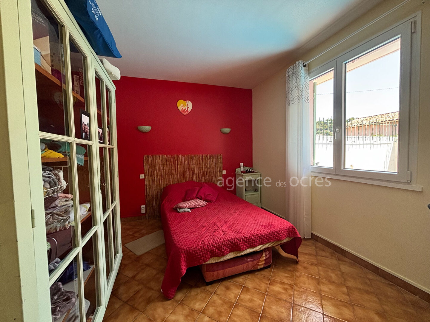 Maison de ville 2 chambres + sous-sol aménagé + cour avec cuisine d'été