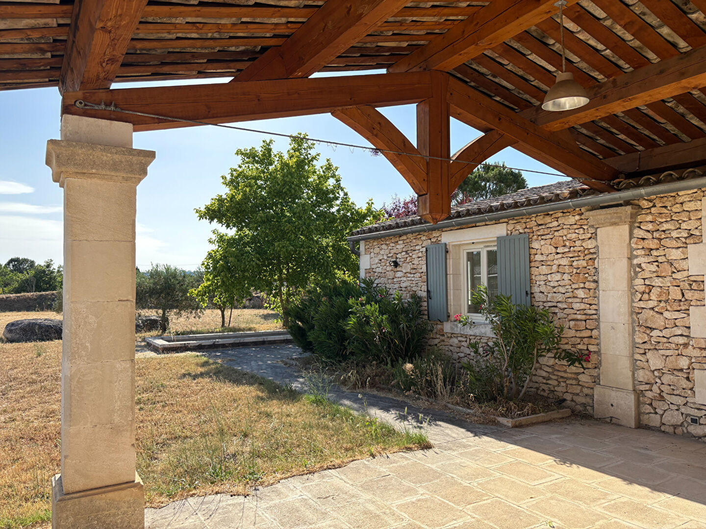 Stone house 165 sqm with large plot of land and greenhouse - Roussillon (84220)