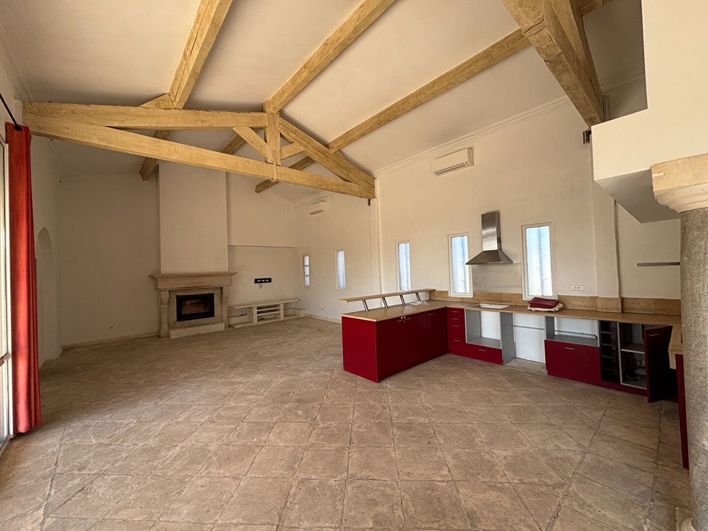 Stone house 165 sqm with large plot of land and greenhouse - Roussillon (84220)