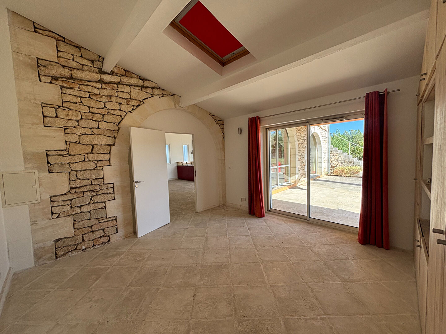 Stone house 165 sqm with large plot of land and greenhouse - Roussillon (84220)