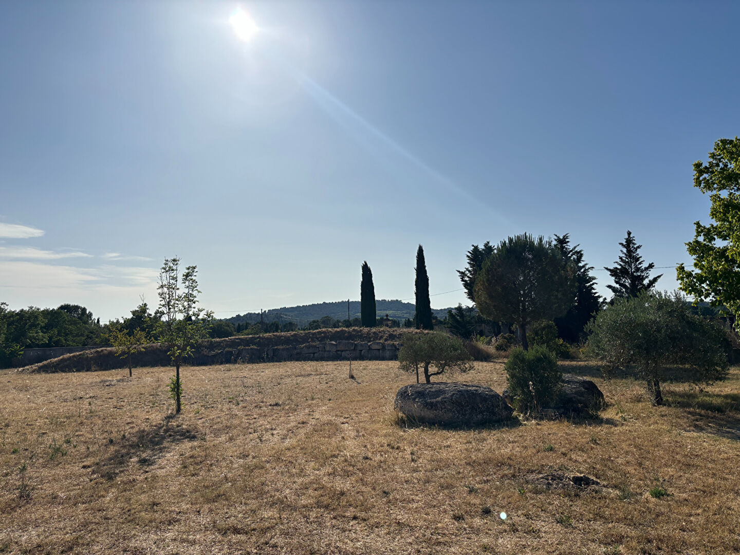 Stone house 165 sqm with large plot of land and greenhouse - Roussillon (84220)