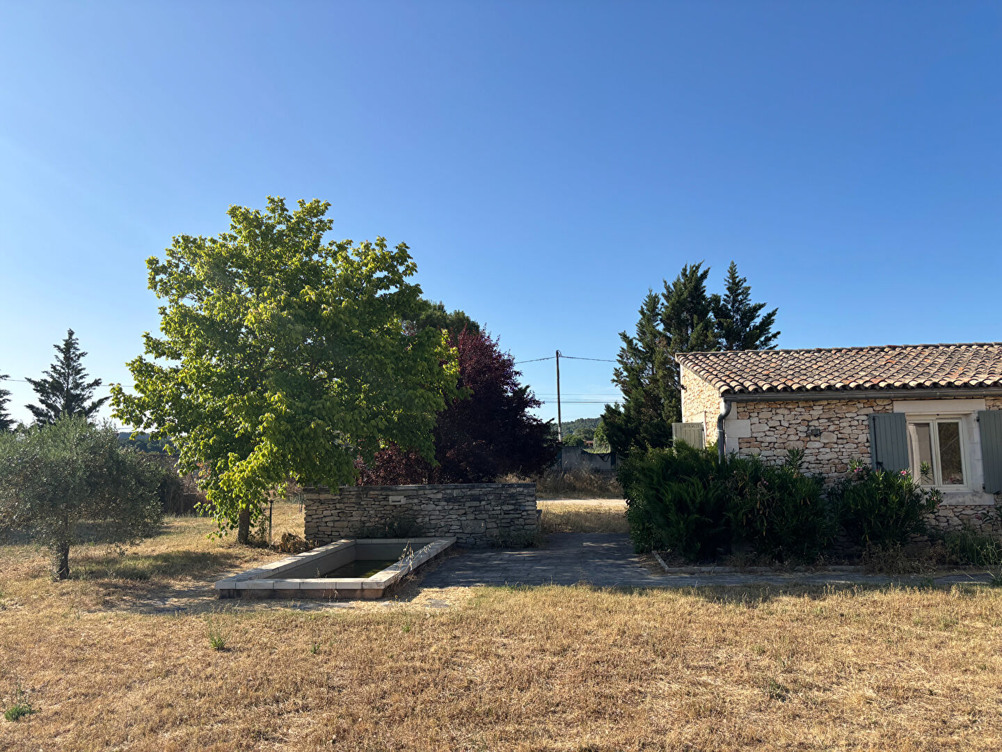 Stone house 165 sqm with large plot of land and greenhouse - Roussillon (84220)