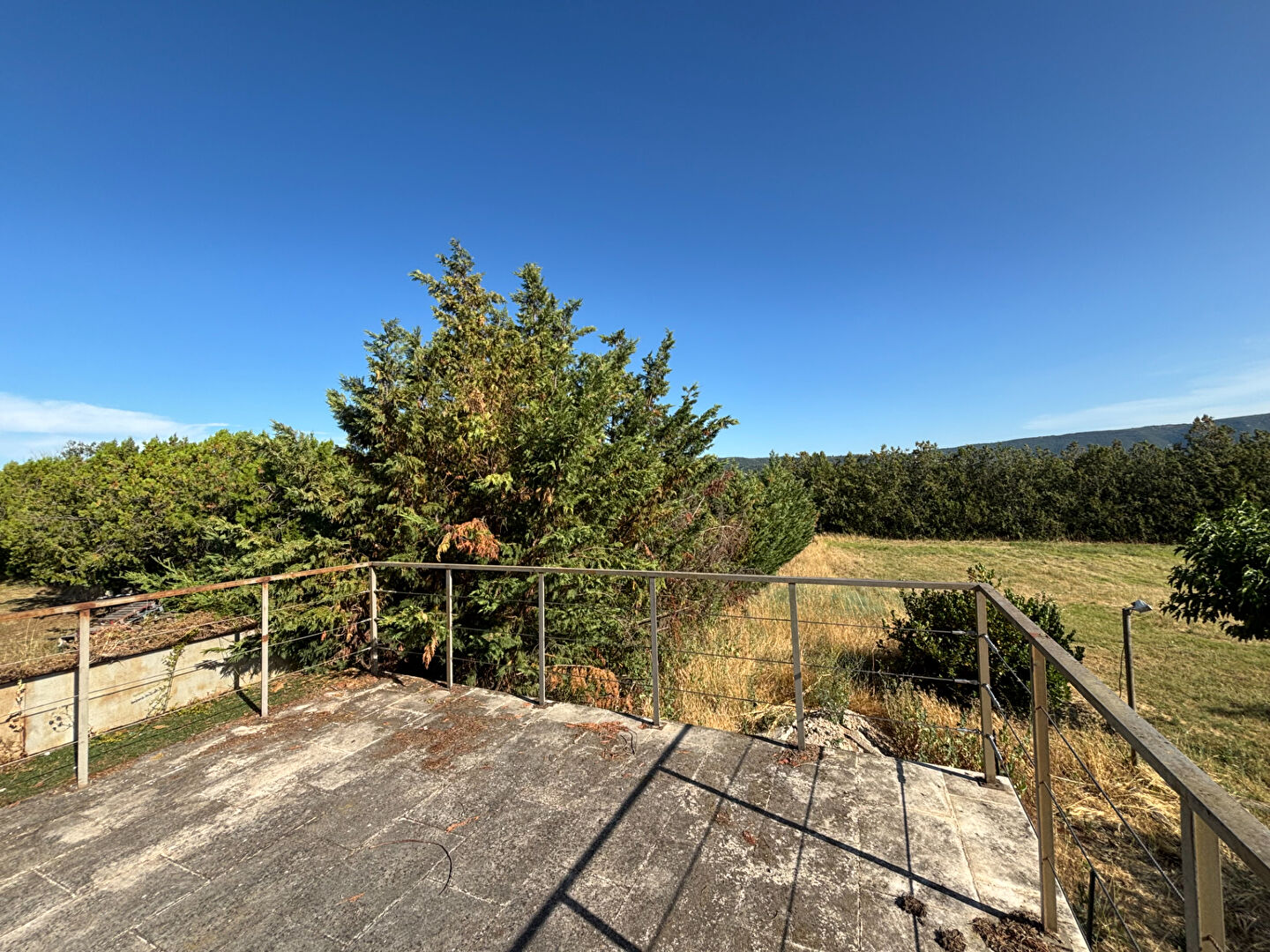 Stone house 165 sqm with large plot of land and greenhouse - Roussillon (84220)