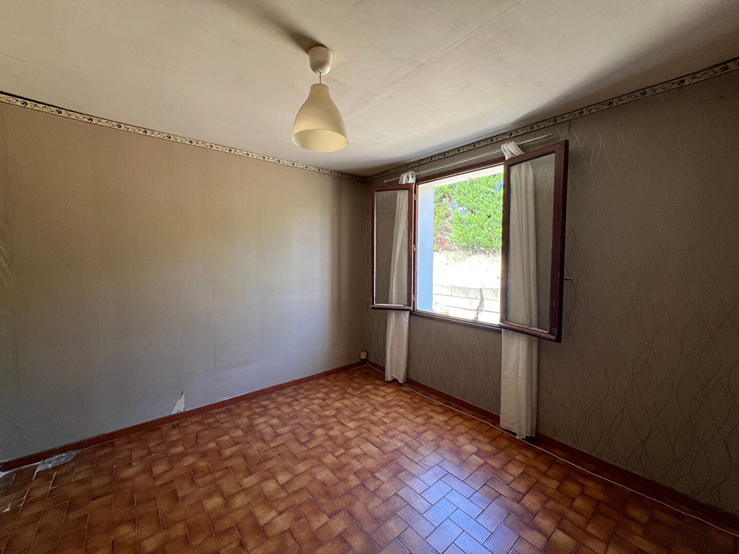 Maison au calme à rénover à GARGAS