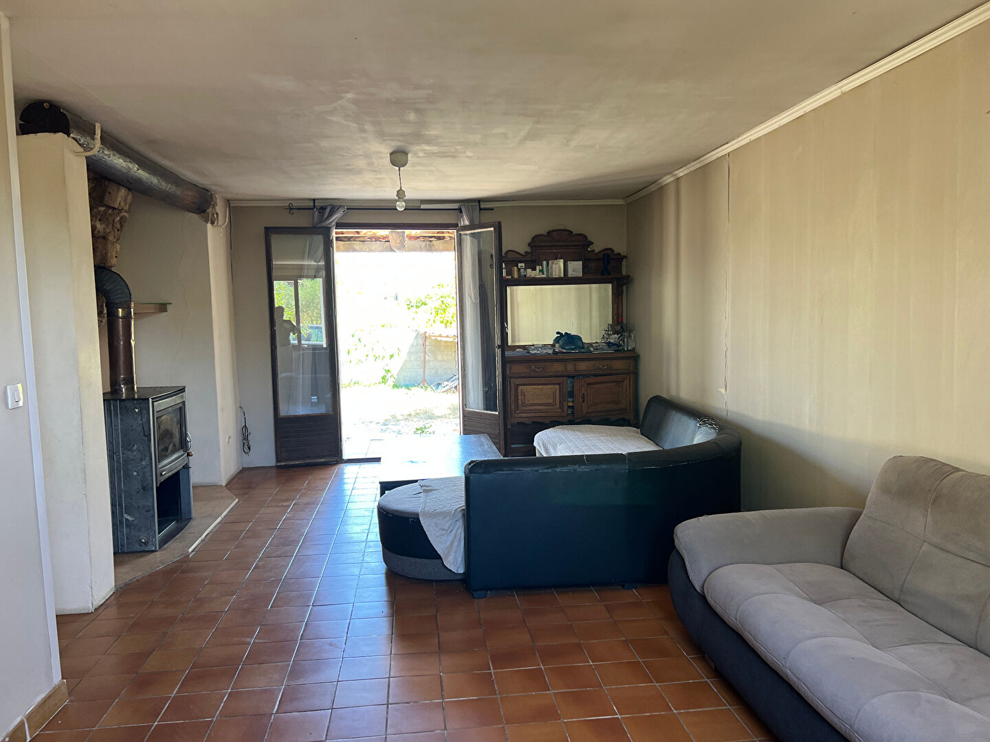 Maison au calme à rénover à GARGAS