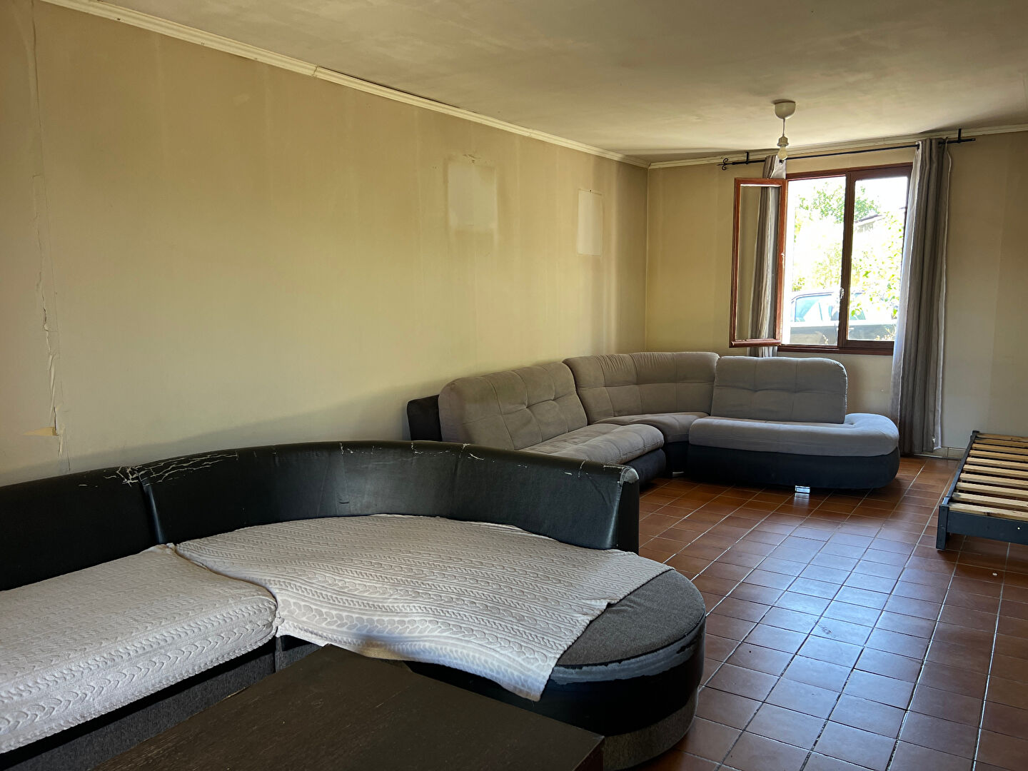 Maison au calme à rénover à GARGAS
