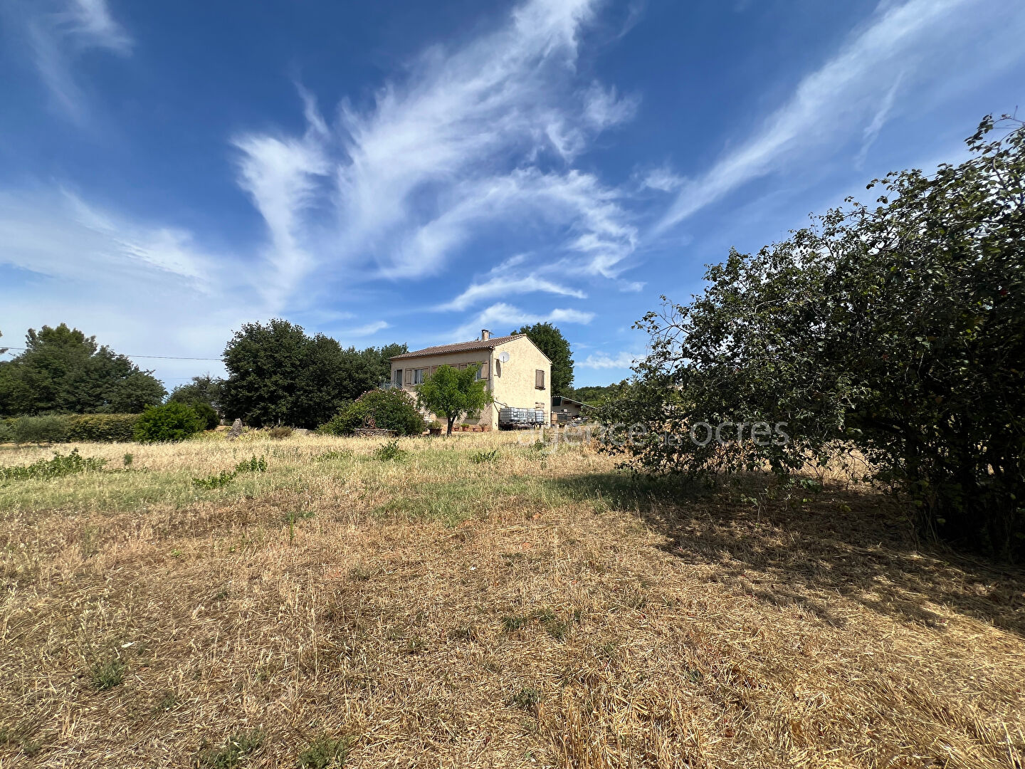 Maison à Bonnieux & terrain 5000m²