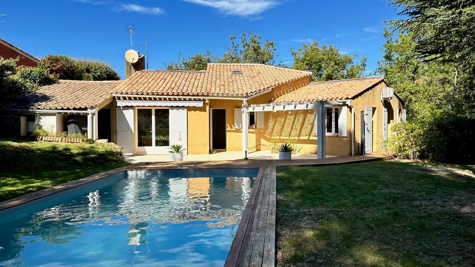 Maison 4 chambres avec piscine privative et garage