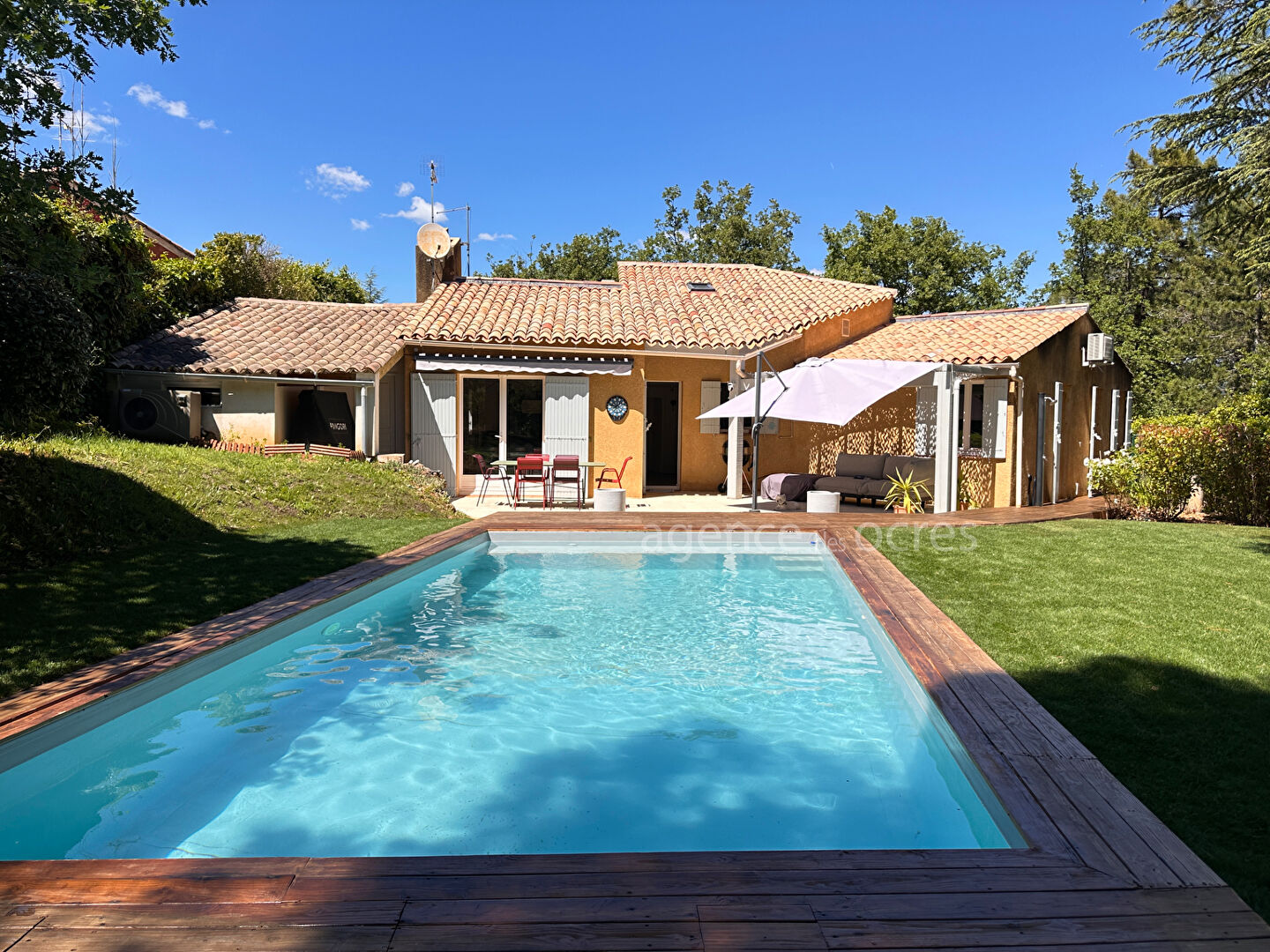 Maison 4 chambres avec piscine privative et garage