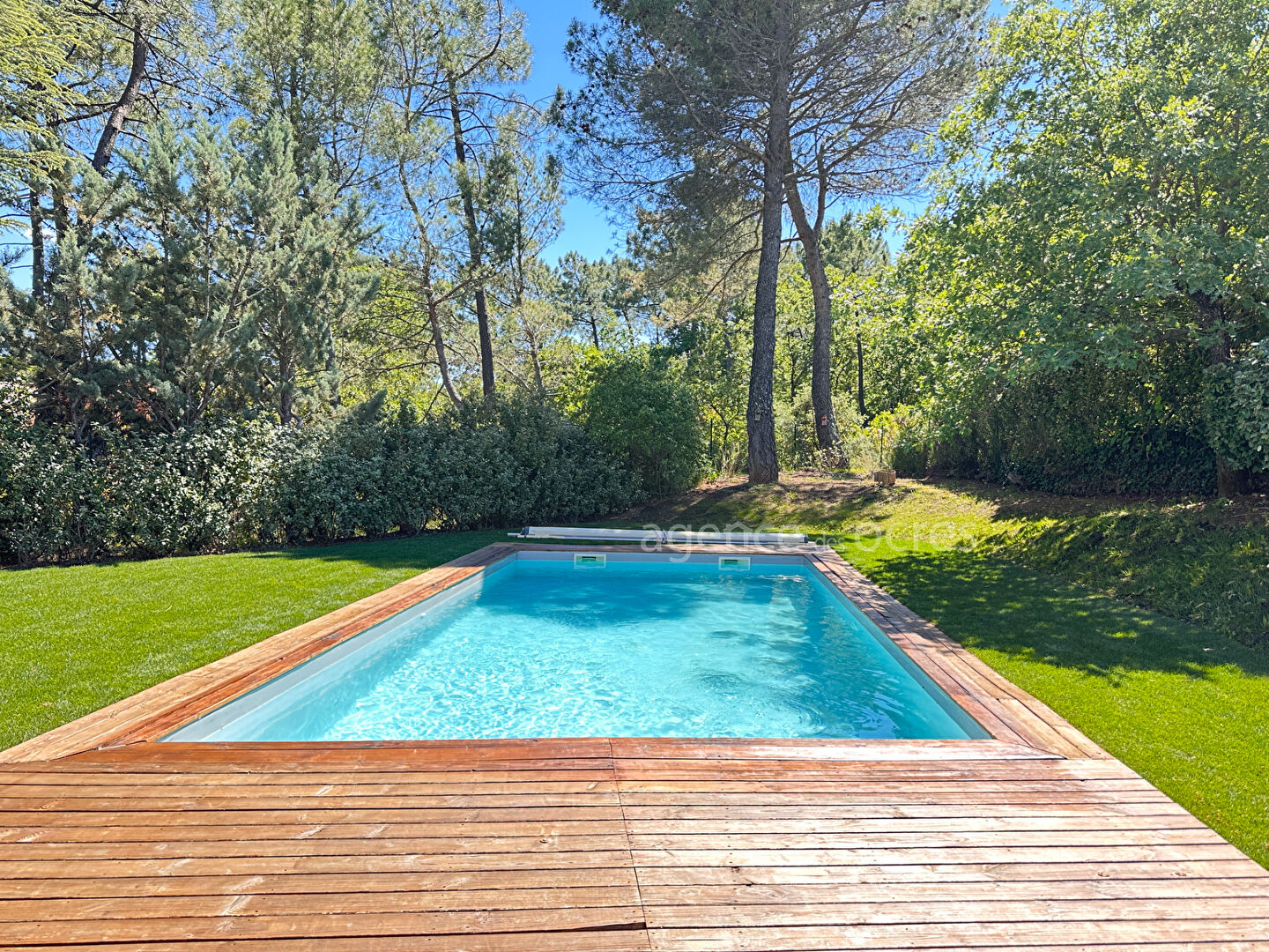 Maison 4 chambres avec piscine privative et garage