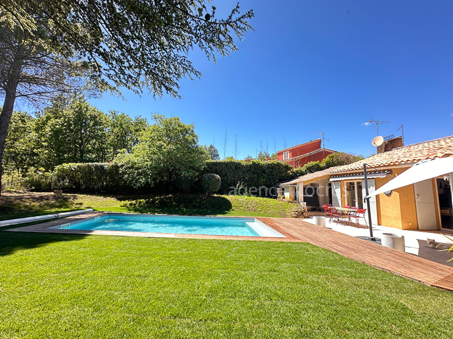 Maison 4 chambres avec piscine privative et garage