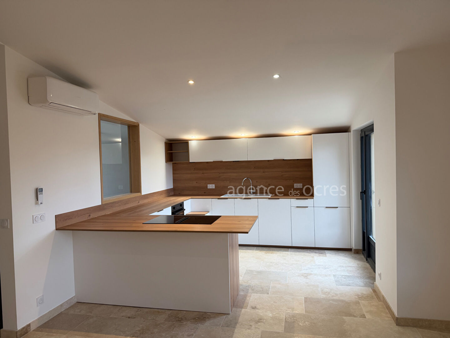 Superbe appartement rénové avec patio intérieur