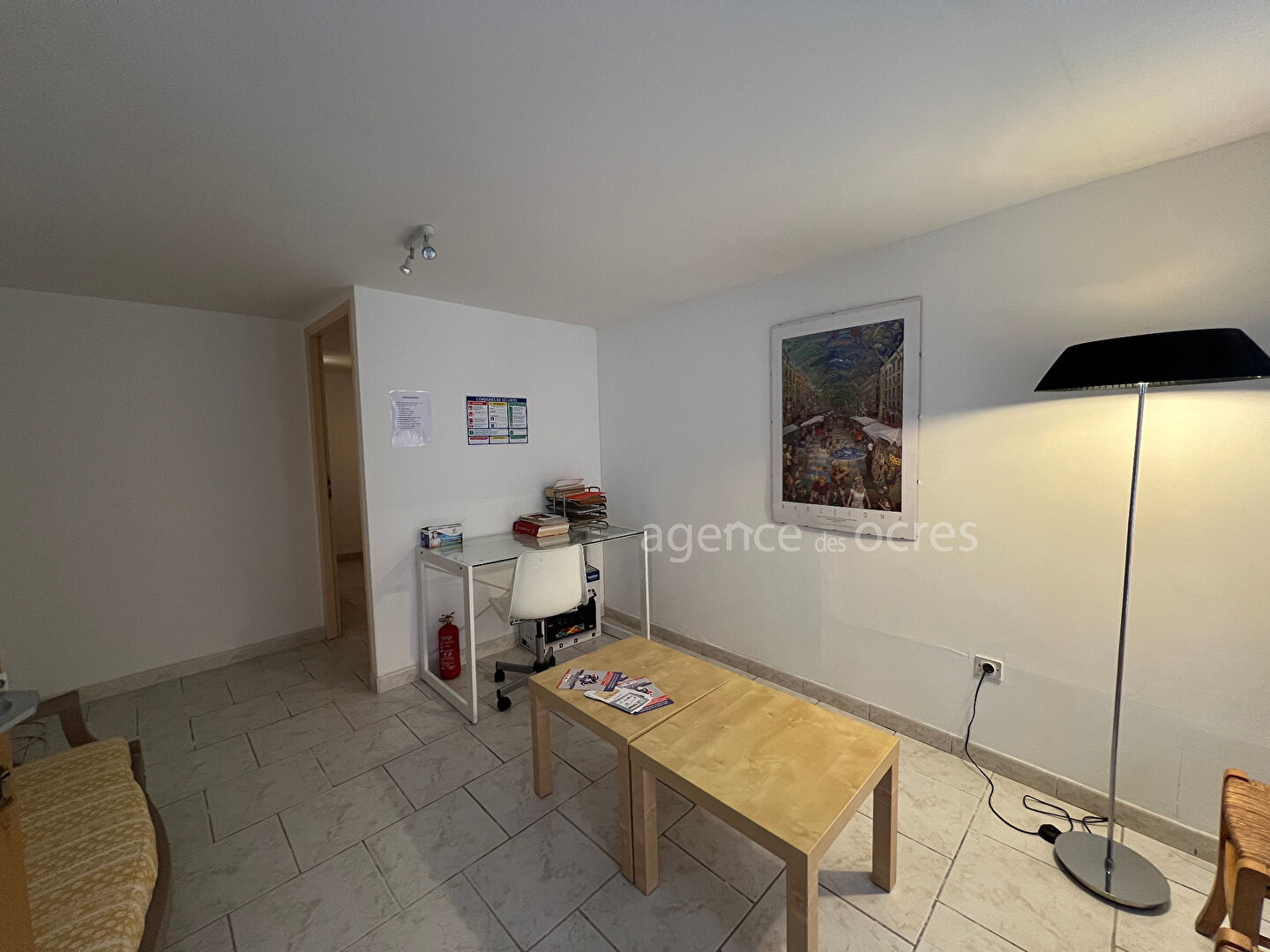 Local commercial à Saint Saturnin lès Apt