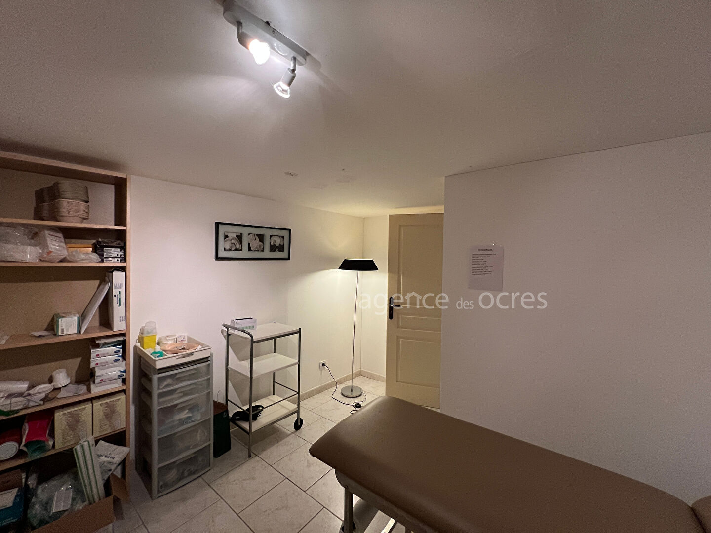 Local commercial à Saint Saturnin lès Apt