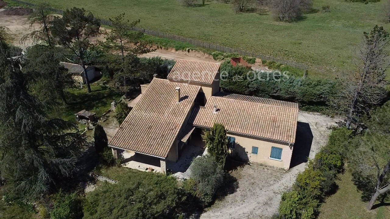 Maison à rénover avec fort potentiel à Roussillon (84220)