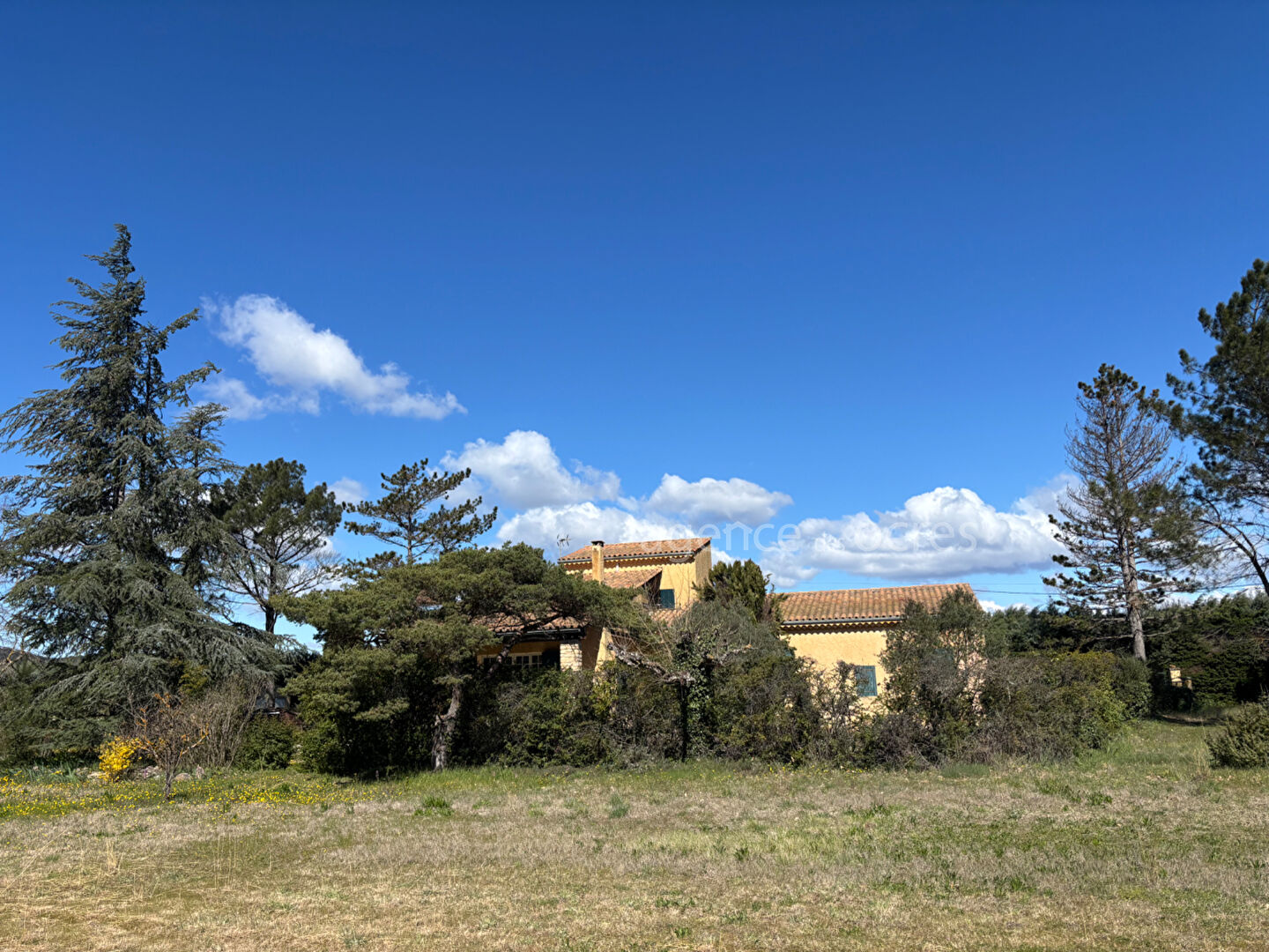 House to renovate with great potential in Roussillon (84220)