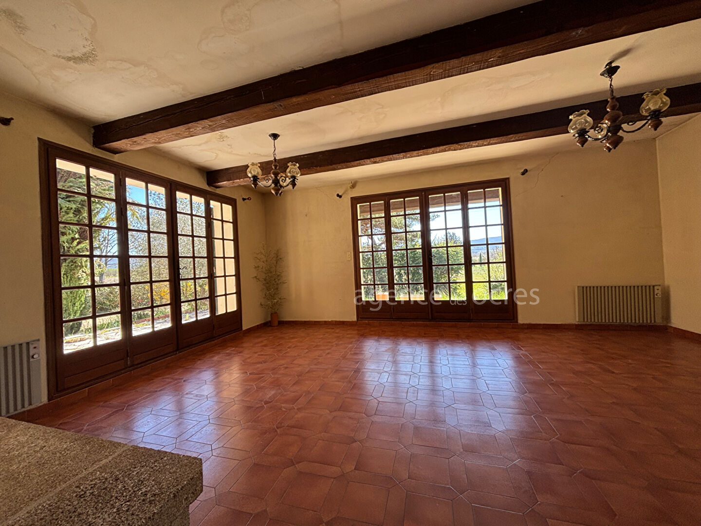 Maison à rénover avec fort potentiel à Roussillon (84220)