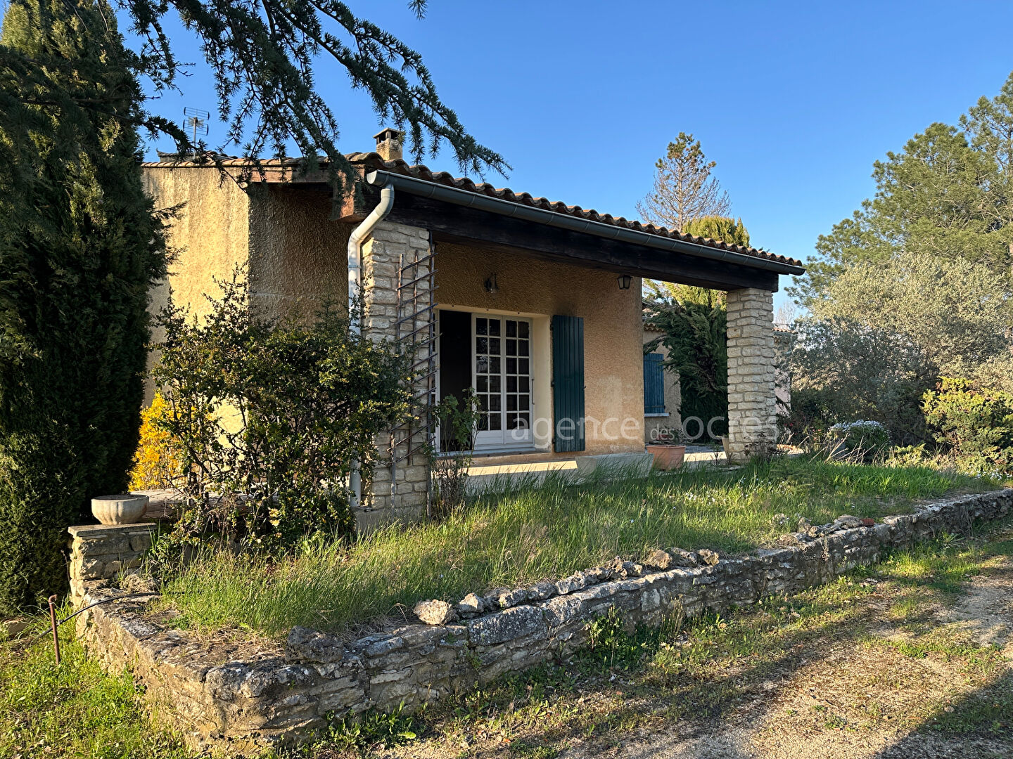House to renovate with great potential in Roussillon (84220)