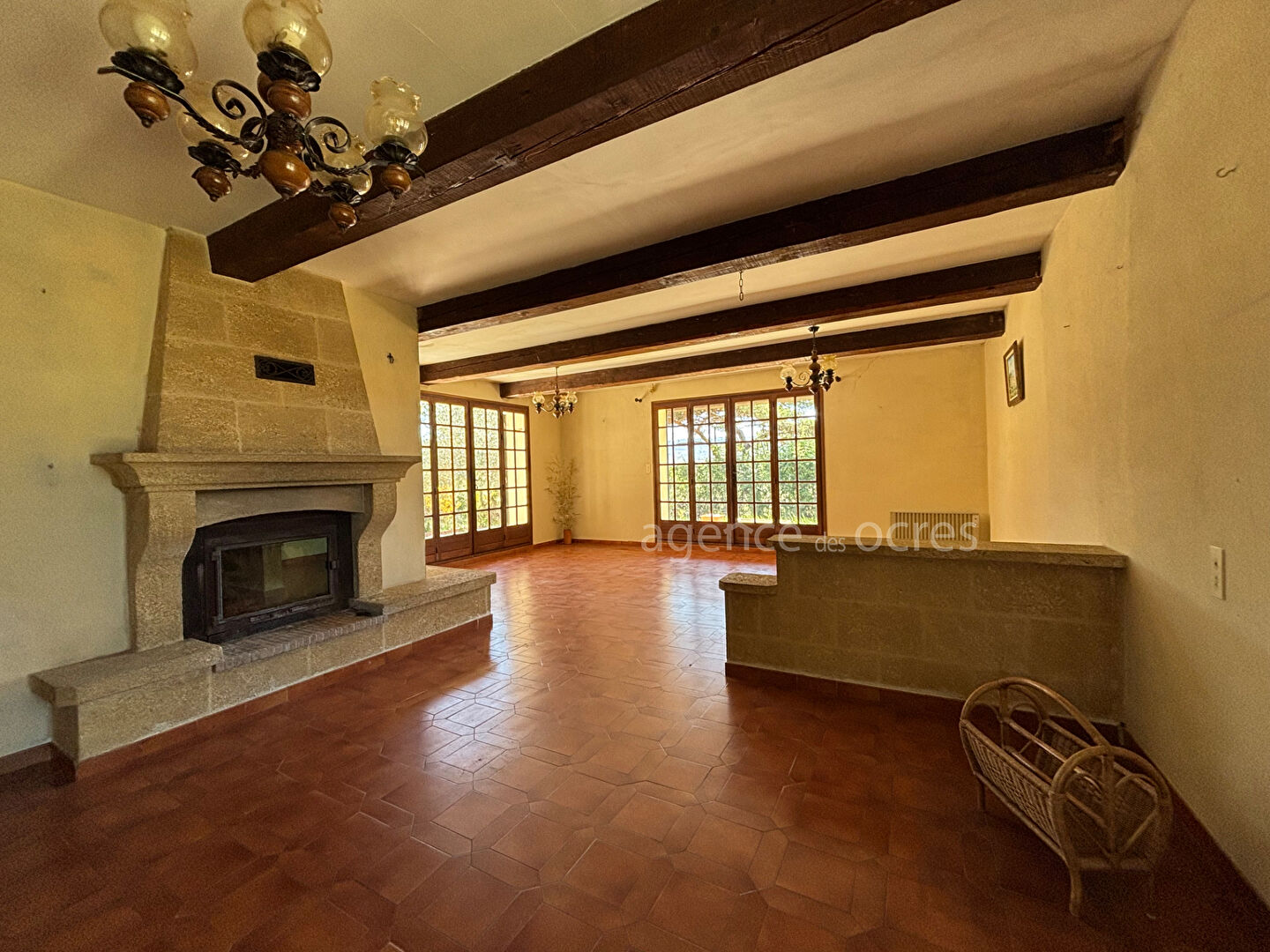 House to renovate with great potential in Roussillon (84220)