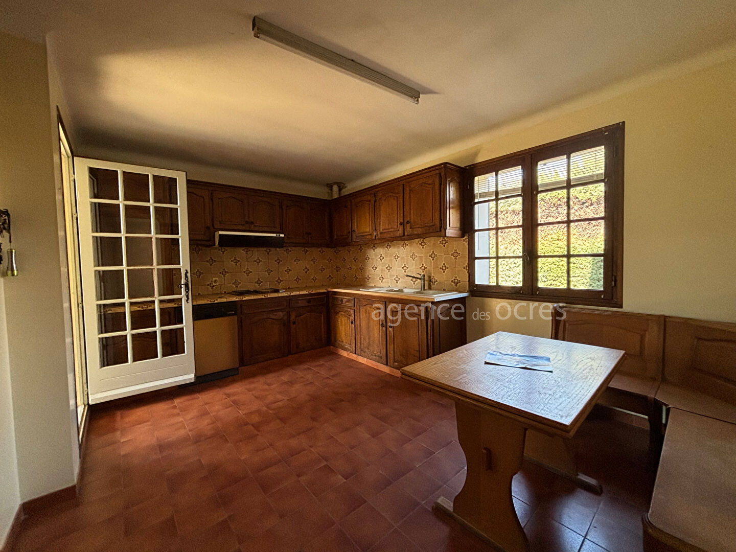 Maison à rénover avec fort potentiel à Roussillon (84220)