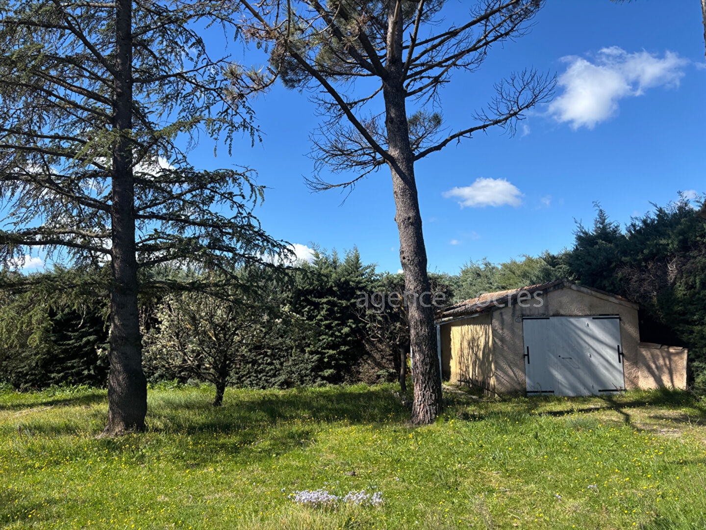 House to renovate with great potential in Roussillon (84220)