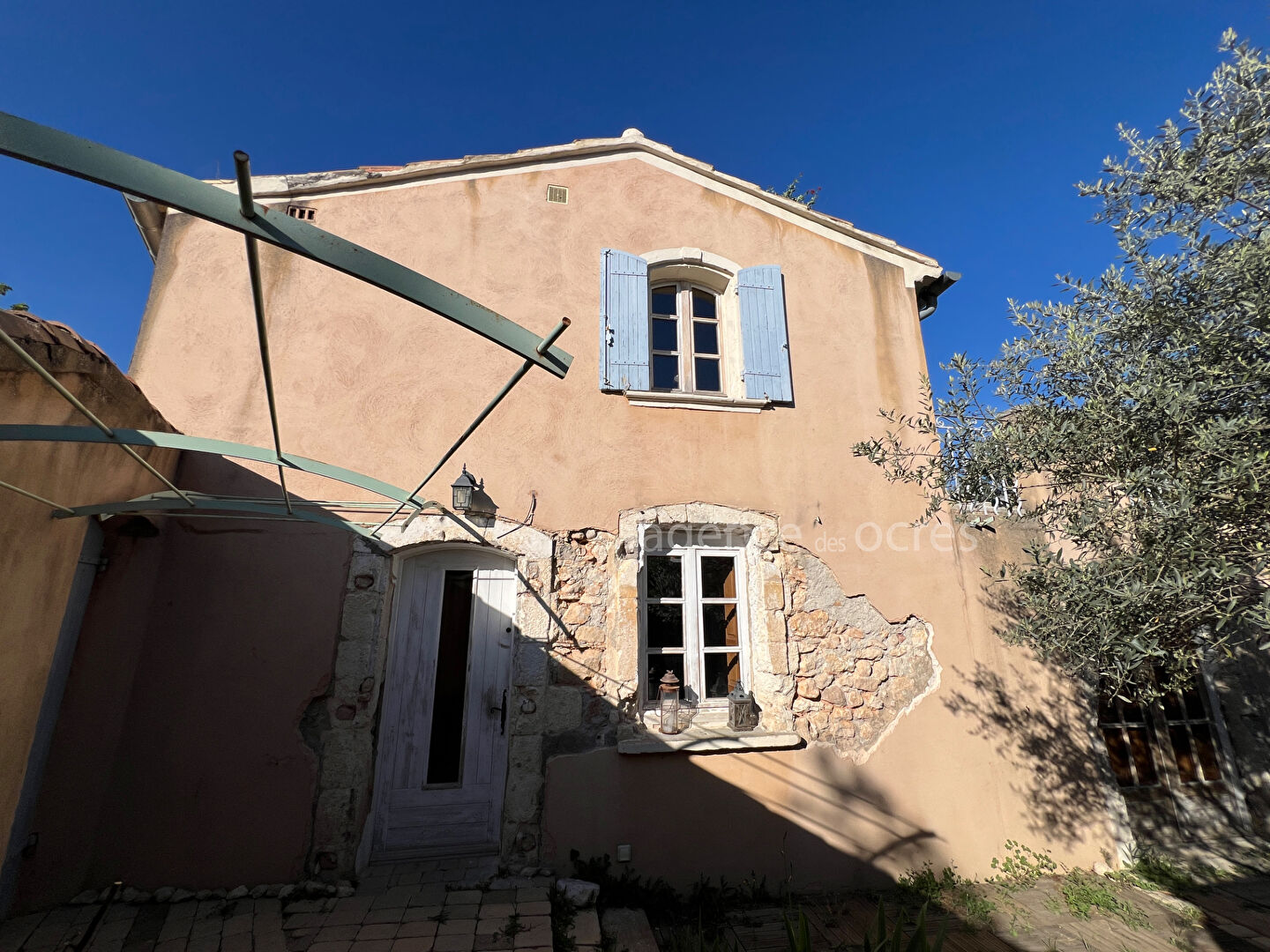 Village house 150sqm with garden in Rustrel