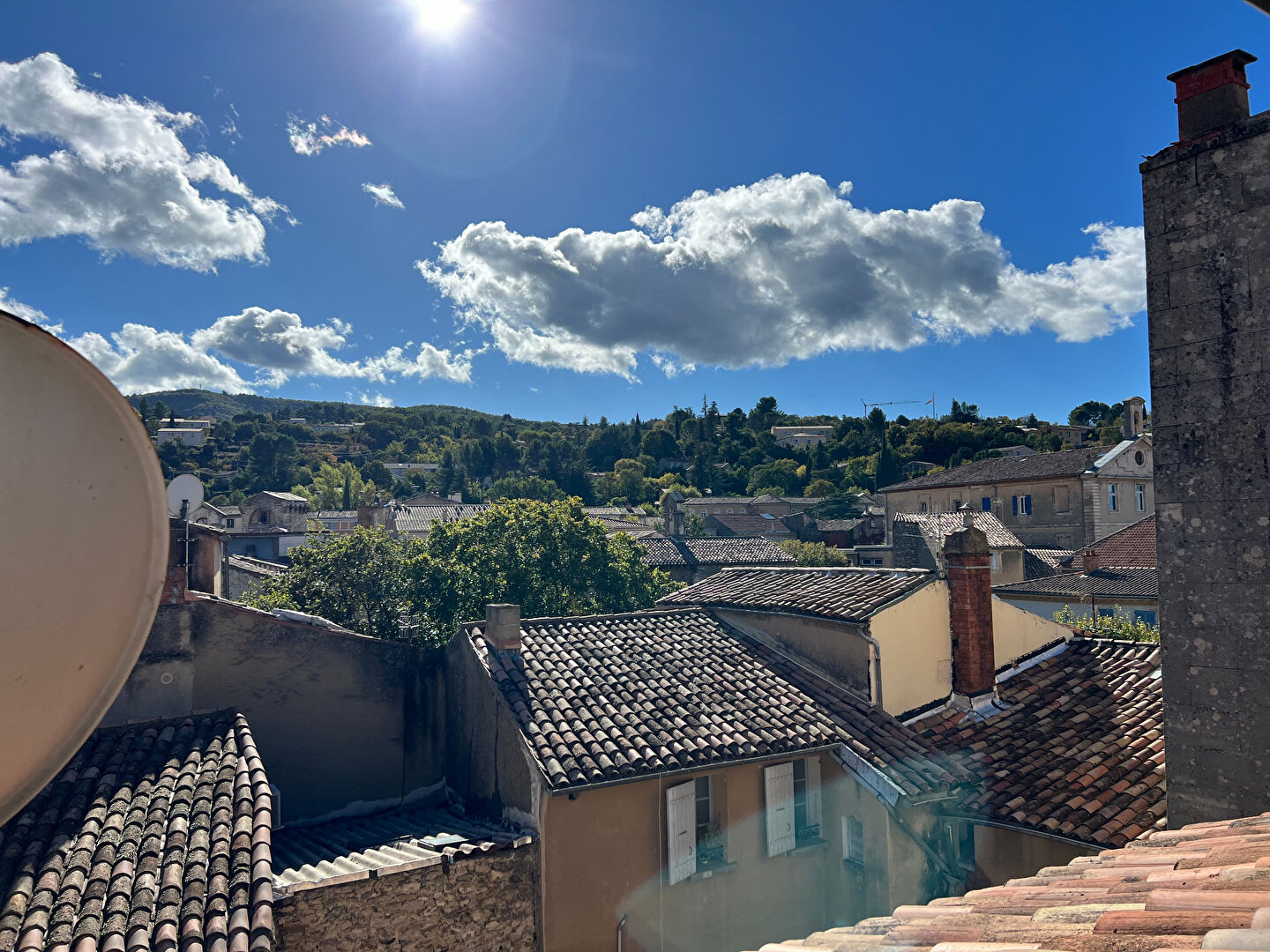 Building in the city center of Apt, 340sqm