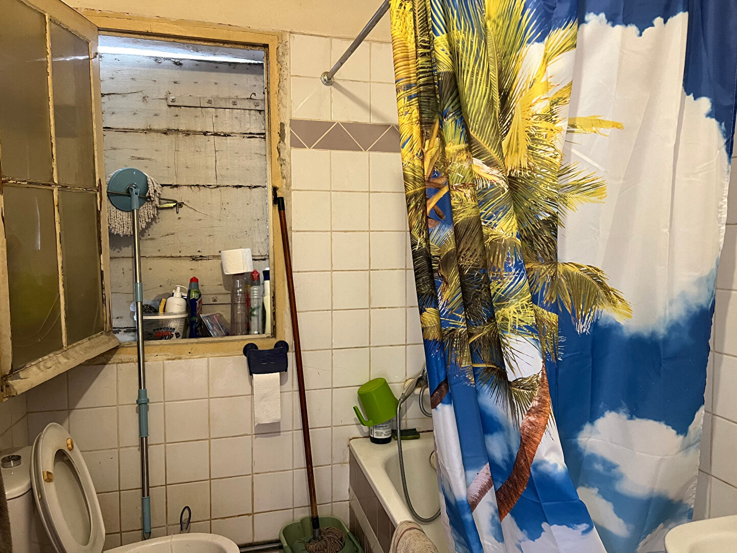 Building in the city center of Apt, 340sqm