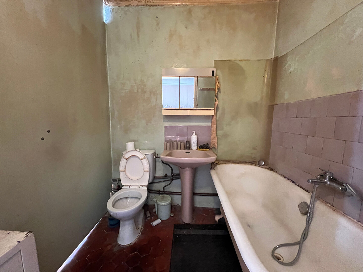 Building in the city center of Apt, 340sqm