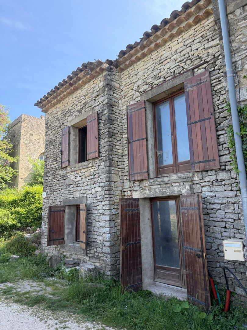 SAIGNON village, Bâti à rénover entièrement avec vue et jardin.