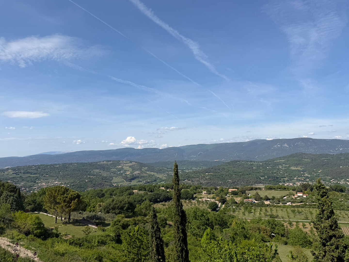 SAIGNON village, Bâti à rénover entièrement avec vue et jardin.