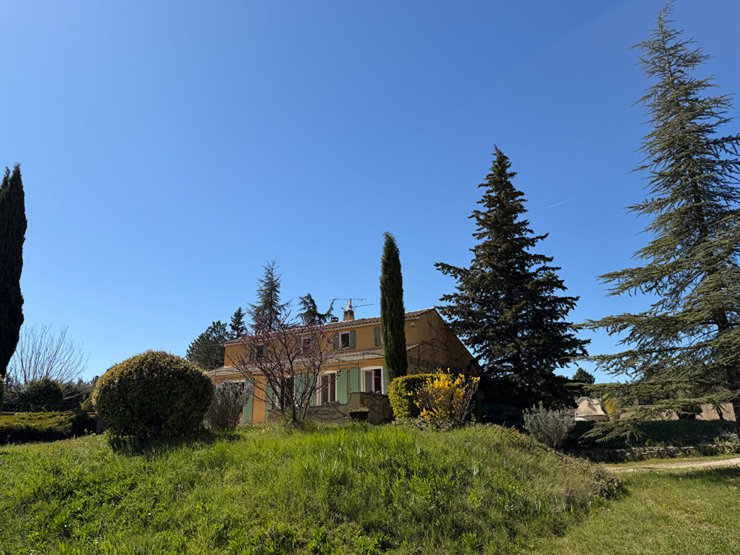 Maison familiale de 200 m² habitables sur un magnifique terrain arboré de plus de 2 000 m².