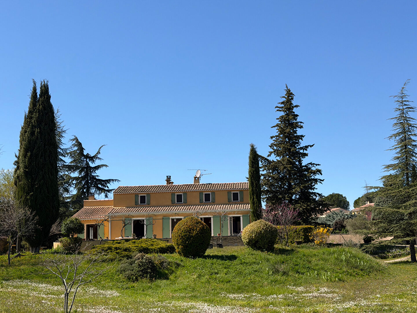 Maison familiale de 200 m² habitables sur un magnifique terrain arboré de plus de 2 000 m².