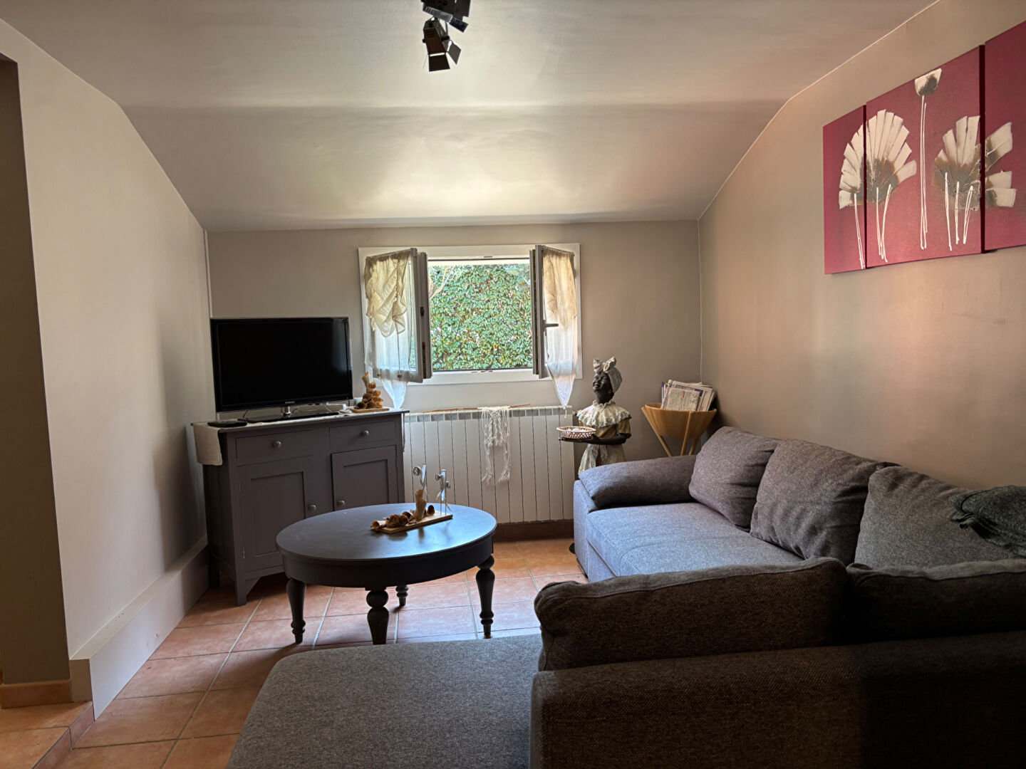 Propriété avec maison principale, logement annexe, piscine et dépendances à Roussillon (84220)