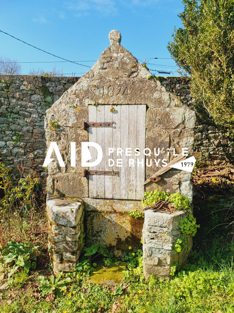 Deux maisons de caractère à rénover, à deux pas du port du Logeo