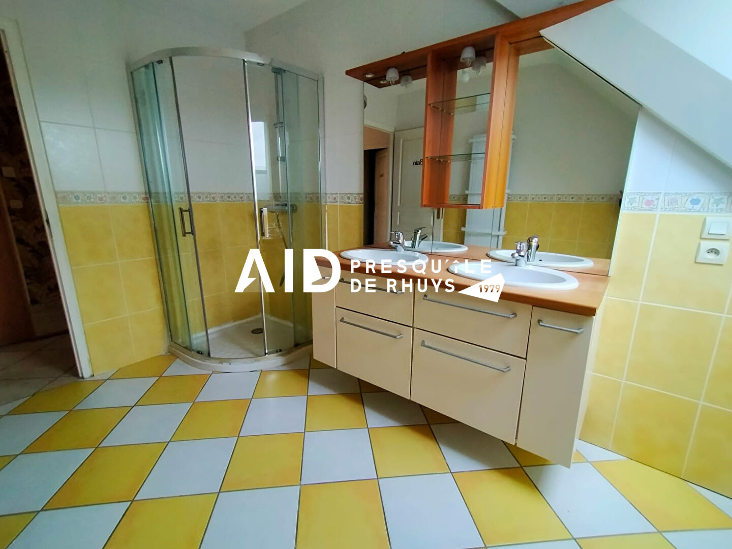 Photo A LOUER APT T4 AU PREMIER ETAGE D'UNE MAISON INDIVIDUELLE image 5/6