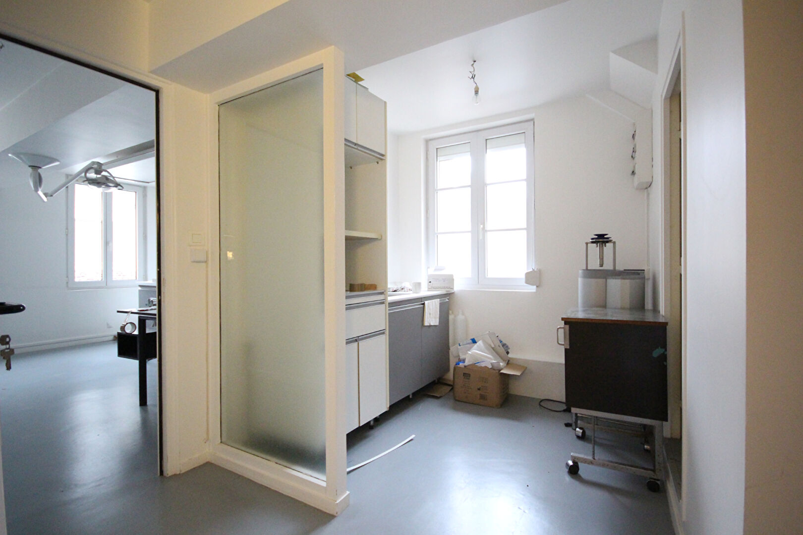 Photo Immeuble idéal pour bureaux, professions libérales ou commerces à Pont-Sainte-Maxence image 4/6