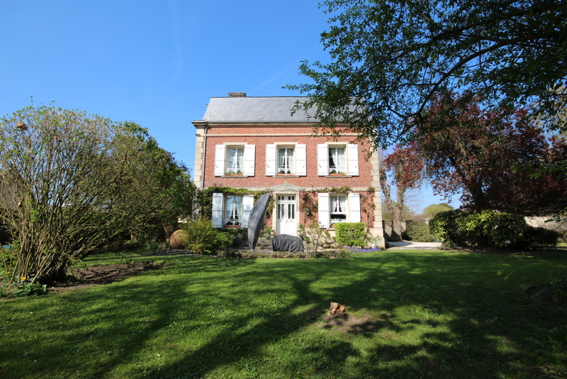 Magnifique maison bourgeoise du 19 ème siècle sur son parc arboré